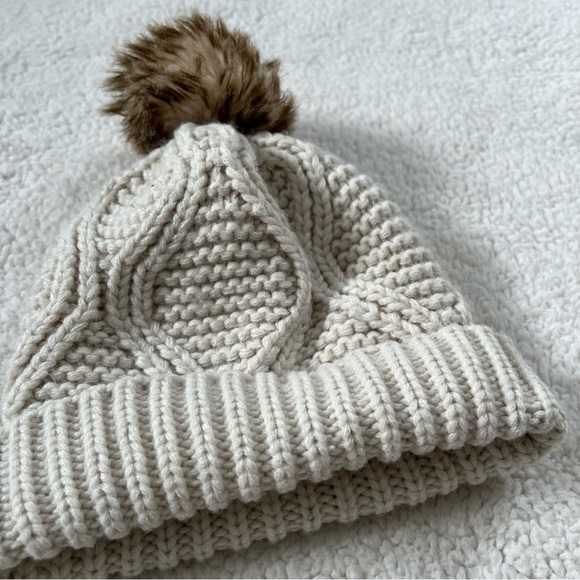 Garage Cable Knit  Pompom Hat - Picture 2 of 5